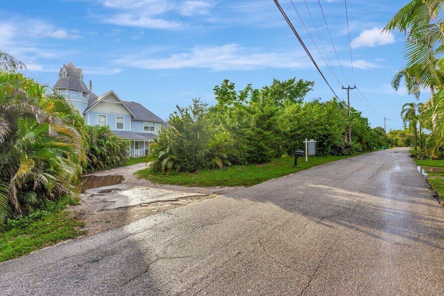 More Photos Of 1288 Glen Rd, West Palm Beach Specialty For Sale