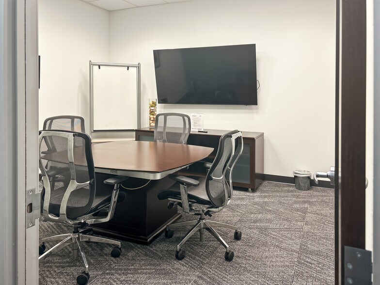 More Photos Of 170 S Green Valley Pky, Henderson Coworking Space