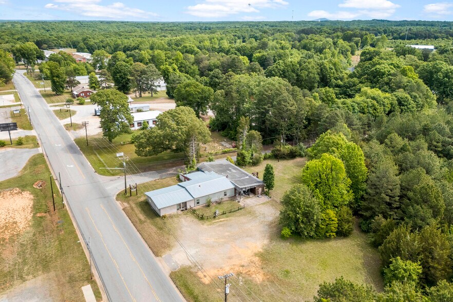 More Photos Of 2246 N Aspen St, Lincolnton Flex For Sale