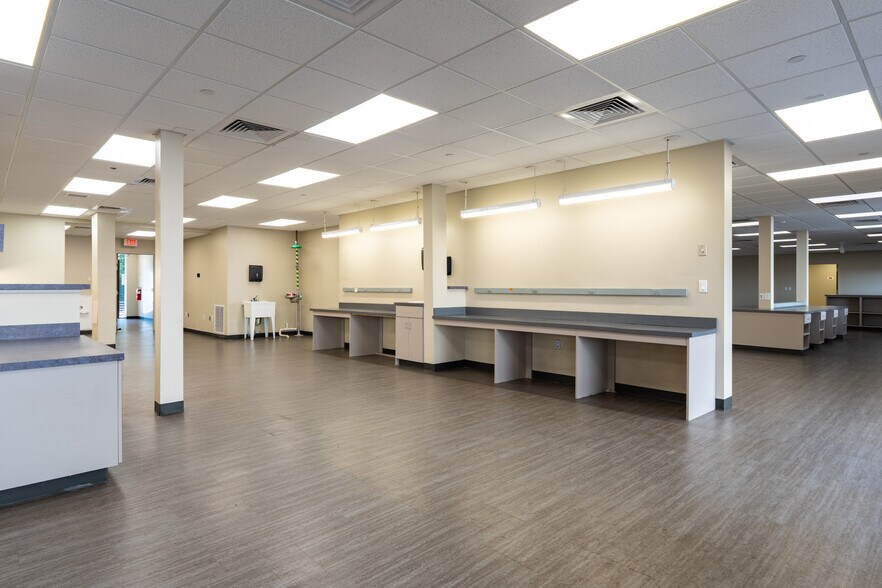 More Photos Of 3918 Montclair Rd, Birmingham Office For Sale