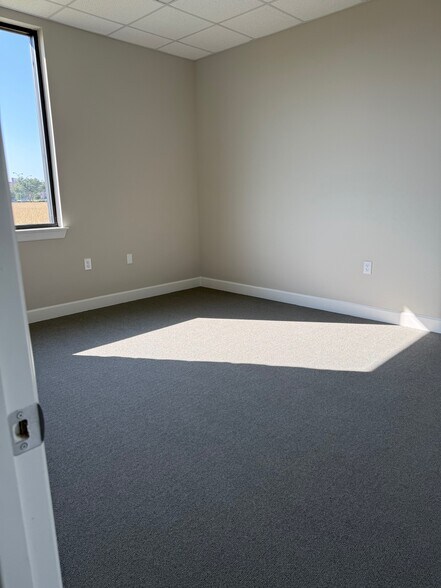 More Photos Of 5501 Cabrera Dr, Sugar Land Unknown For Lease