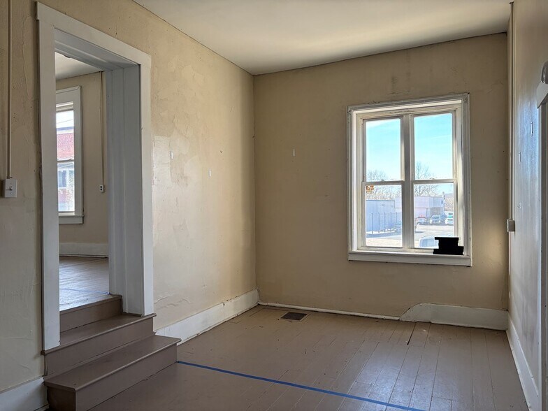 More Photos Of 122 N Market St, Waverly Storefront For Sale