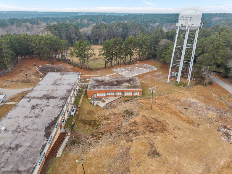 More Photos Of 711 N Chapin Rd, Aberdeen Flex For Sale