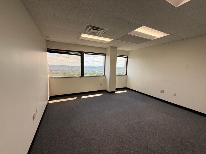 More Photos Of 530 Beacon Pky W, Birmingham Office For Sale