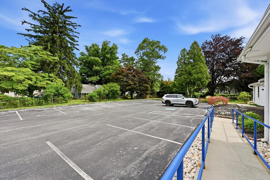 More Photos Of 103 Garris Rd, Downingtown Medical For Sale