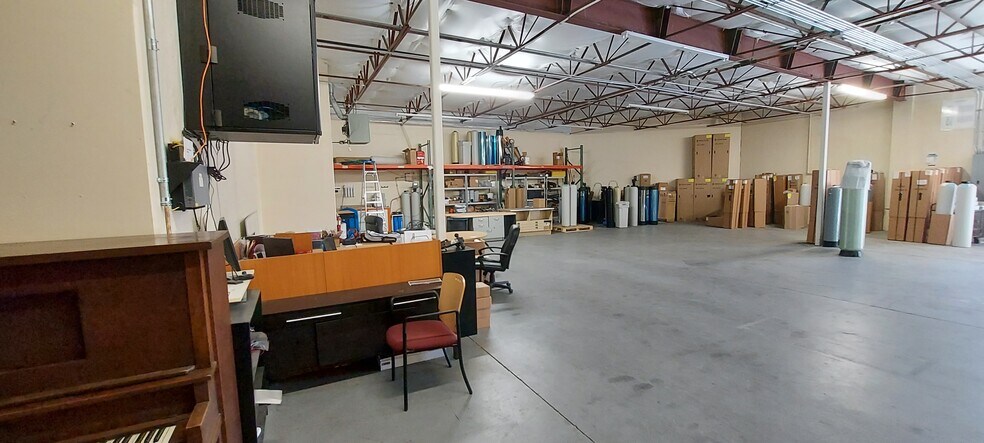 More Photos Of 7399 S Tucson Way, Centennial Flex For Lease