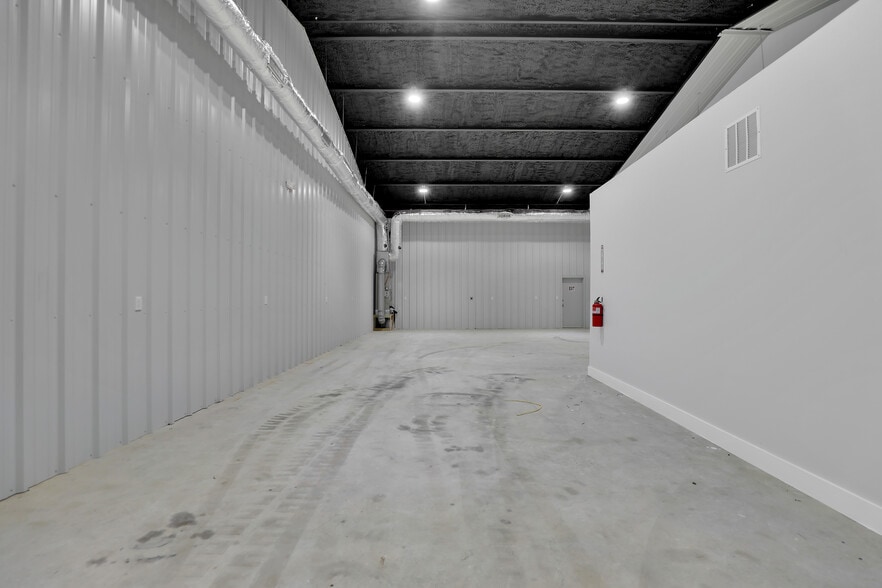 More Photos Of 14596 US Highway 75, Van Alstyne Flex For Lease