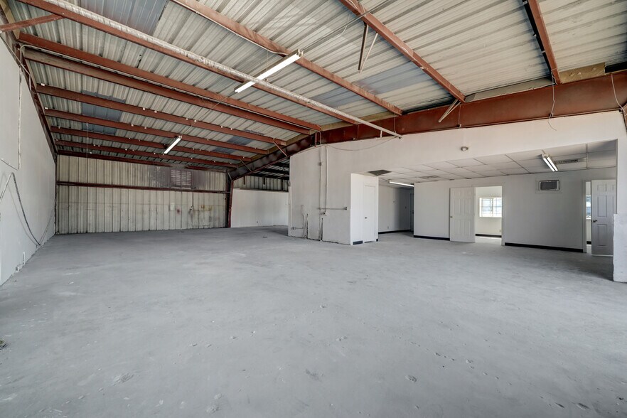 More Photos Of 10207 Market St, Houston Warehouse For Lease