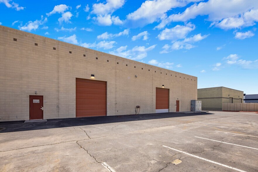 More Photos Of 264 S Hamilton Pl, Gilbert Warehouse For Lease