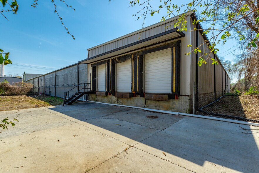 More Photos Of 406 4th Ave, Dalton Manufacturing For Sale