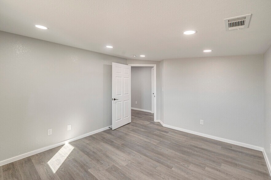 More Photos Of 5268/5450 N FM 866, Odessa Warehouse For Sale