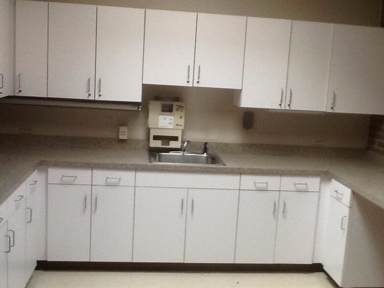 More Photos Of 513 Ridge Rd, Munster Medical For Lease