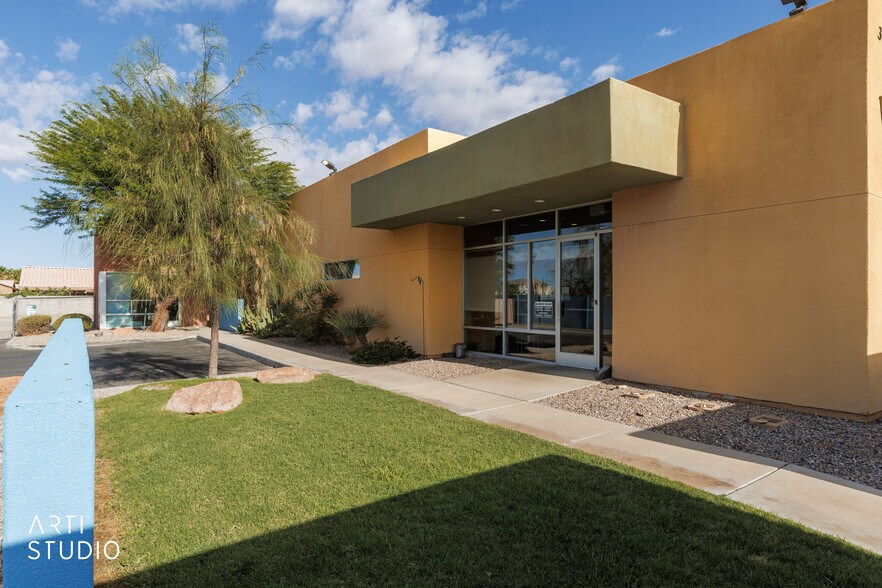 More Photos Of 371 Riverside Rd, Mesquite Veterinarian Kennel For Sale