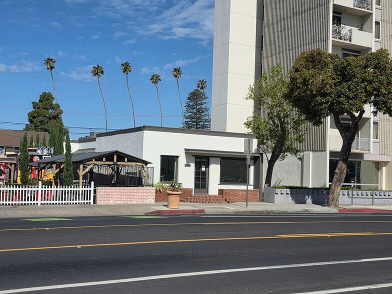 More Photos Of 431 S C St, Oxnard Medical For Sale