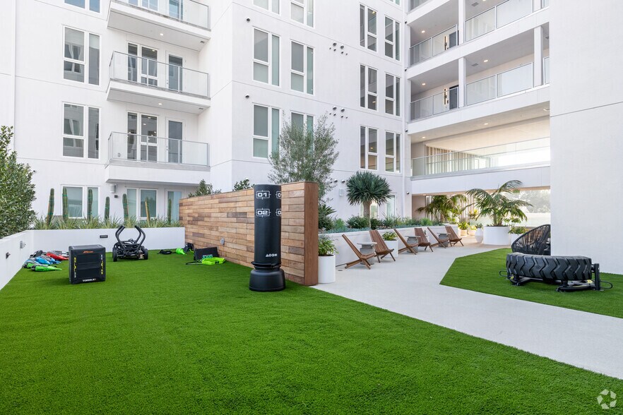 More Photos Of 5935 W Pico Blvd, Los Angeles Apartments For Lease