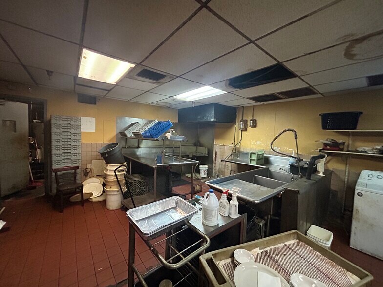More Photos Of 8 Tech One Dr, Monroeville Restaurant For Lease