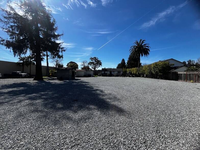 More Photos Of 1233 Thompson Ave, Santa Cruz Contractor Storage Yard For Lease