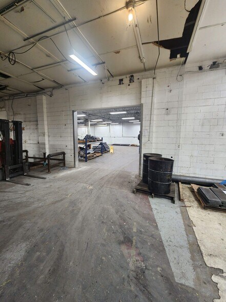 More Photos Of 113-119 Falso Dr, Syracuse Warehouse For Lease