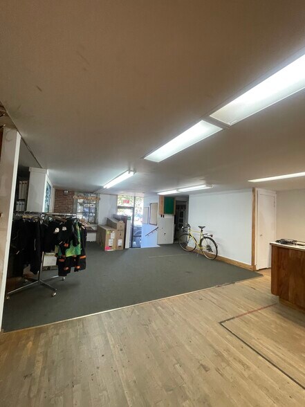 More Photos Of 513 S Main St, Moscow Storefront For Lease