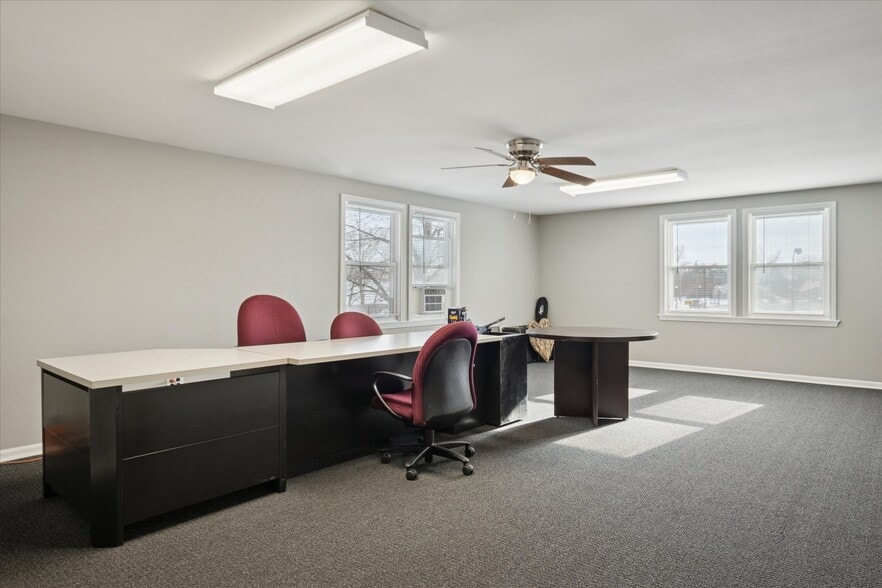 More Photos Of 36050 Goddard Rd, Romulus Auto Repair For Sale