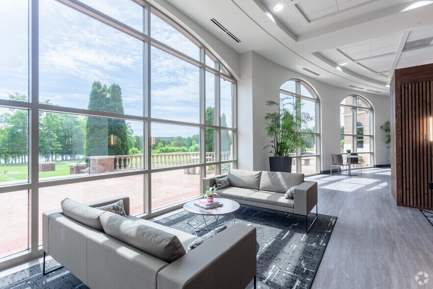 More Photos Of 4951 Lake Brook Dr, Glen Allen Office For Lease