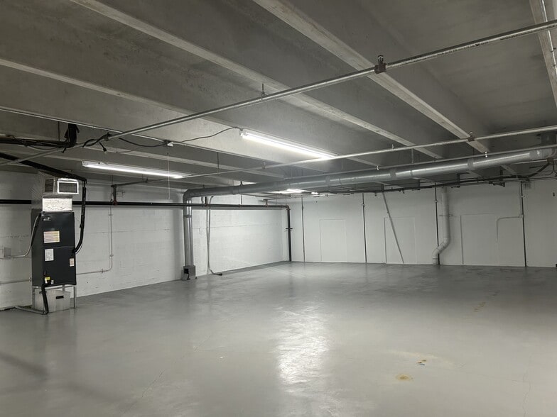 More Photos Of 312-384 S Military Trl, Deerfield Beach Light Distribution For Lease