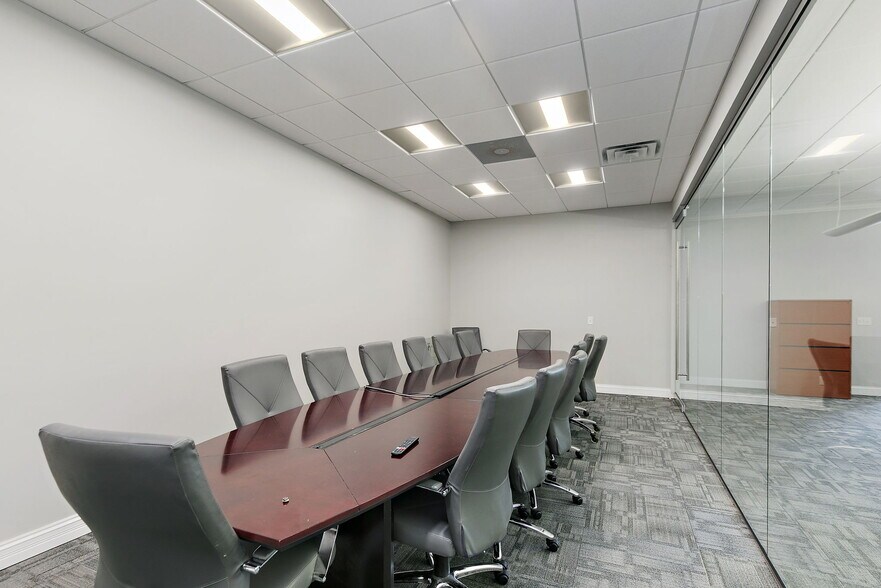 More Photos Of 220 Garden St, Yorkville Office For Sale