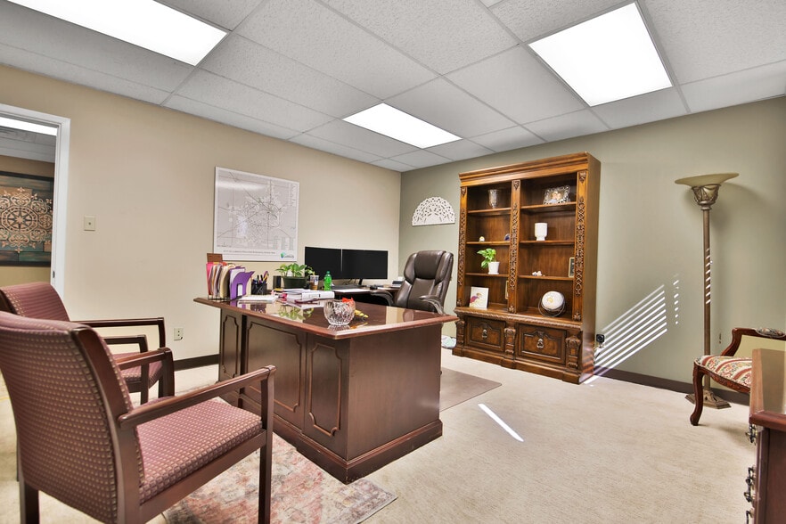 More Photos Of 1014 Broadway St, Lubbock Office For Sale