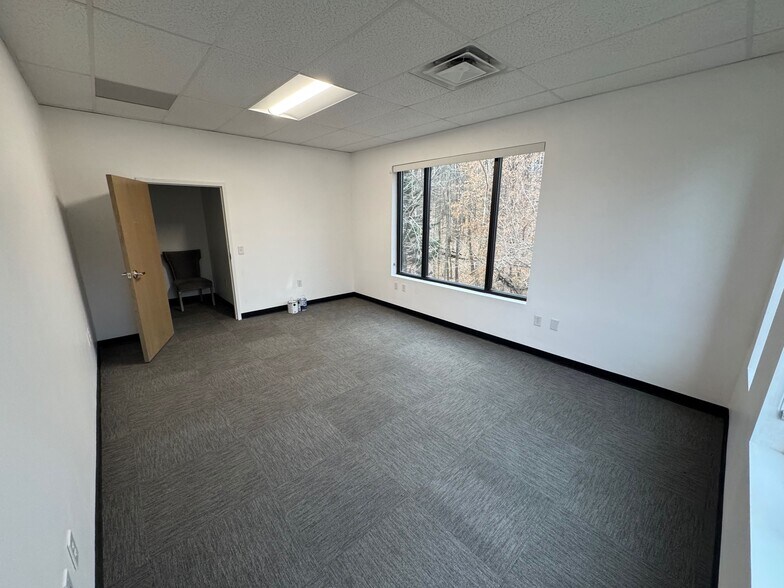 More Photos Of 3317 Berkmar Dr, Charlottesville Office For Lease