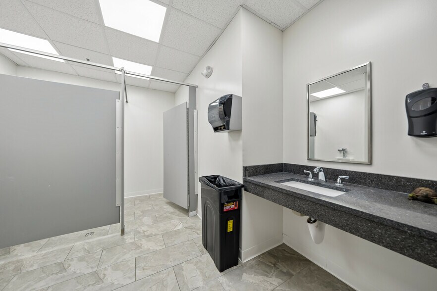 More Photos Of 545-553 Cedar Ln, Teaneck Office For Sale