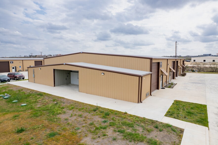 More Photos Of 7977 Old Bastrop Rd, New Braunfels Unknown For Lease