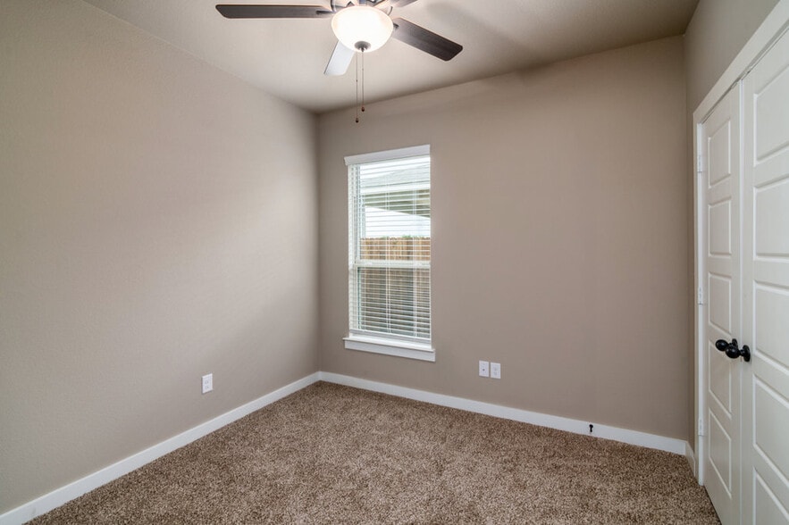 More Photos Of 632 Harvest Moon Dr, Venus Multifamily For Sale