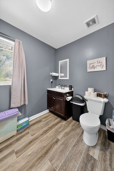 More Photos Of 302 S Lincoln Dr, Troy Office For Sale