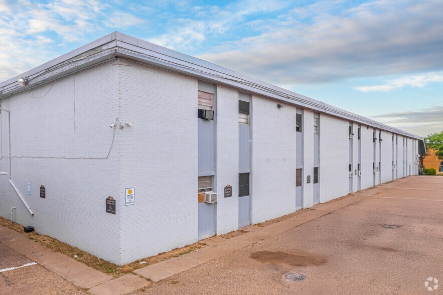 More Photos Of 2301 50th St, Lubbock Apartments For Sale