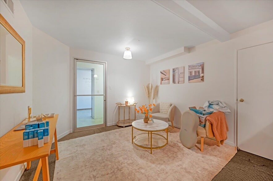 More Photos Of 339 W D St, Lemoore Storefront For Sale