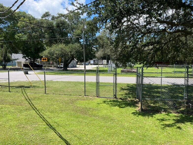 More Photos Of 2400 W Herman St, Pensacola Warehouse For Sale