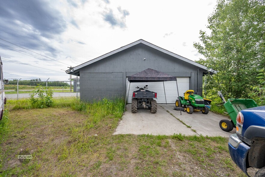 More Photos Of 5320 W Parks Hwy, Wasilla General Retail For Sale