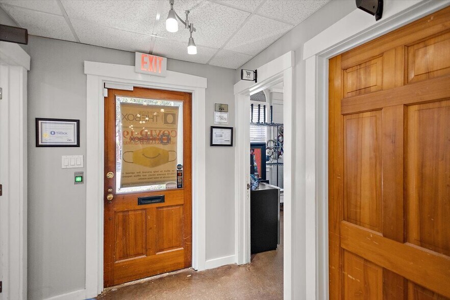 More Photos Of 908 Cherry St, Vicksburg Office For Sale