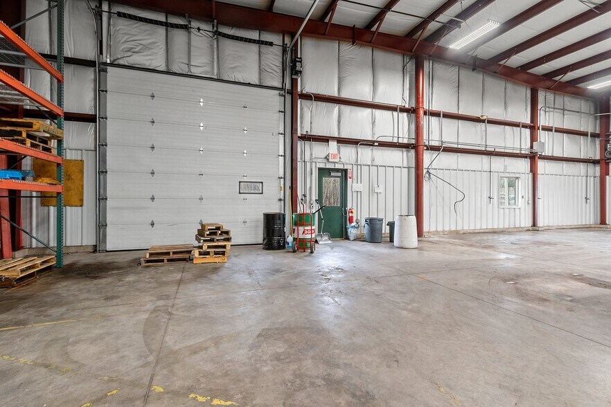 More Photos Of 3300 Commodity Ln, Green Bay Manufacturing For Sale