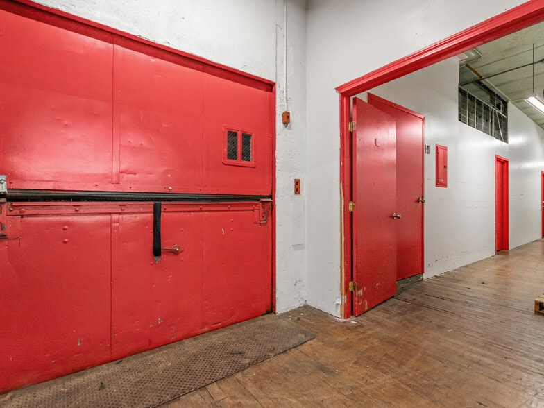 More Photos Of 165-167 Bow St, Everett Light Manufacturing For Lease