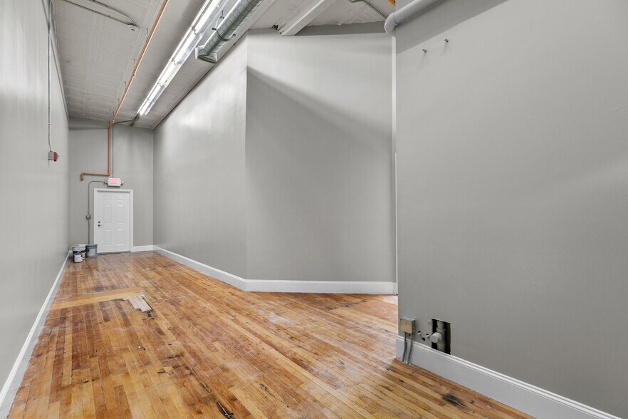 More Photos Of 442-450 Main St, Warren Storefront Retail Office For Lease