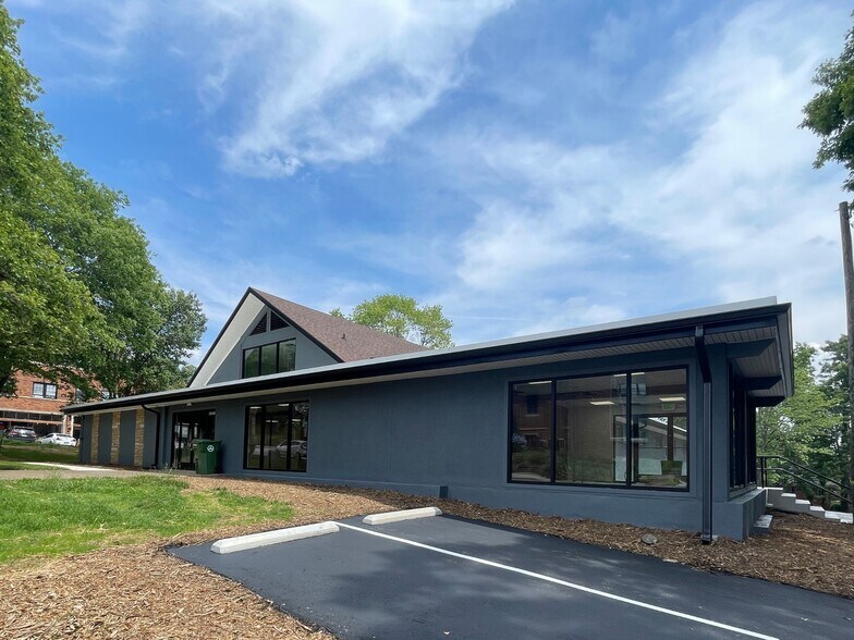 More Photos Of 125 E Chestnut St, Asheville Specialty For Lease