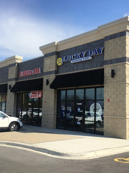 More Photos Of 7929 W Cermak Rd, North Riverside Storefront Retail Office For Lease