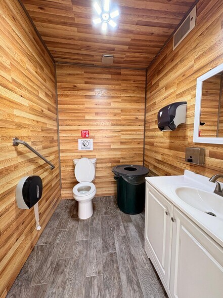 More Photos Of 422 County Road 5000, Cleveland Light Distribution For Sale