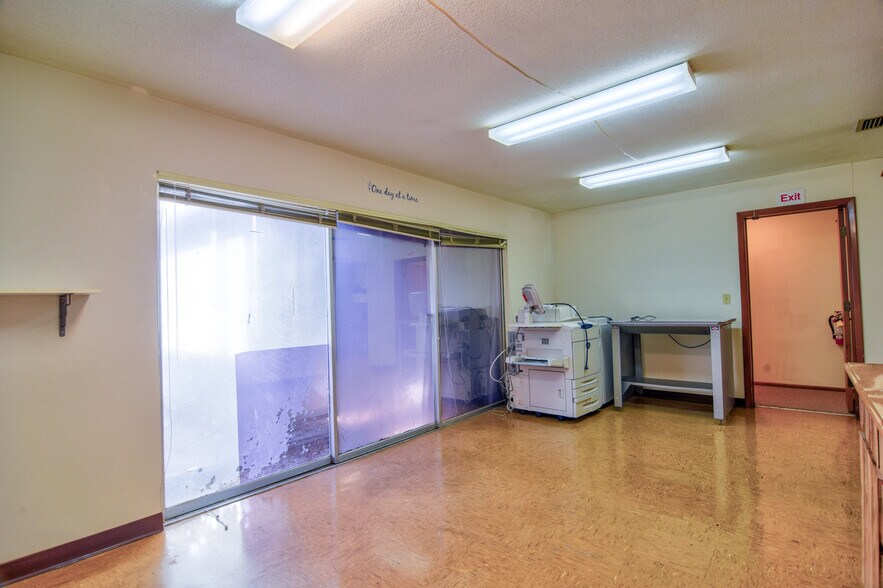 More Photos Of 11470 Oakhurst Rd, Largo Office For Sale