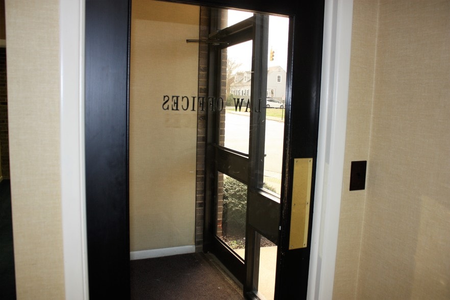 More Photos Of 111 W Pine St, Graham Office For Lease