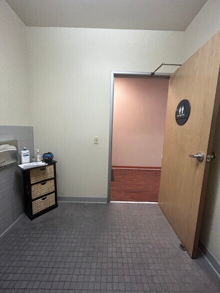 More Photos Of 28294-28310 Constellation Rd, Valencia Light Distribution For Sale