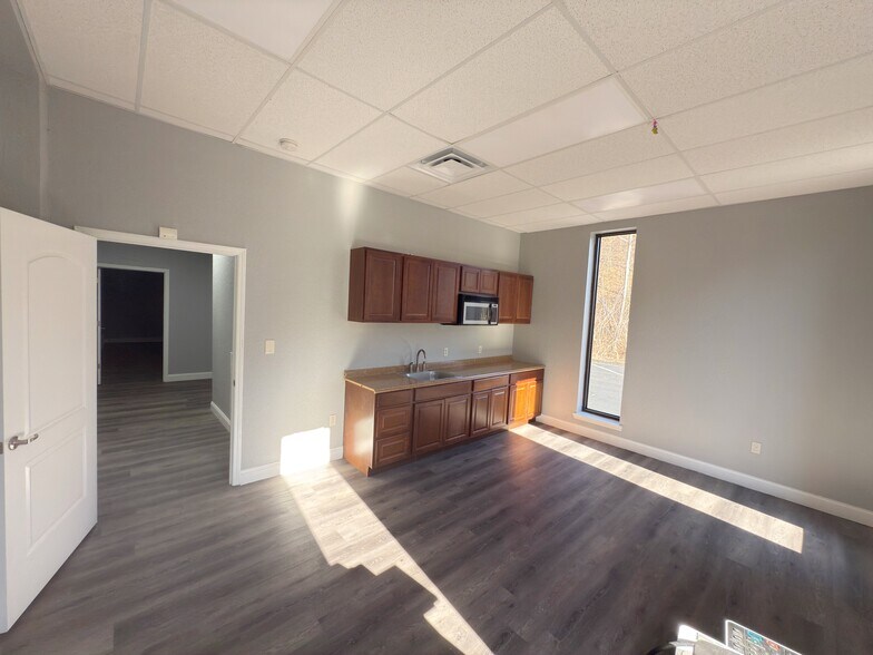 More Photos Of 1030 Wintergap Rd, Oliver Springs Office For Sale