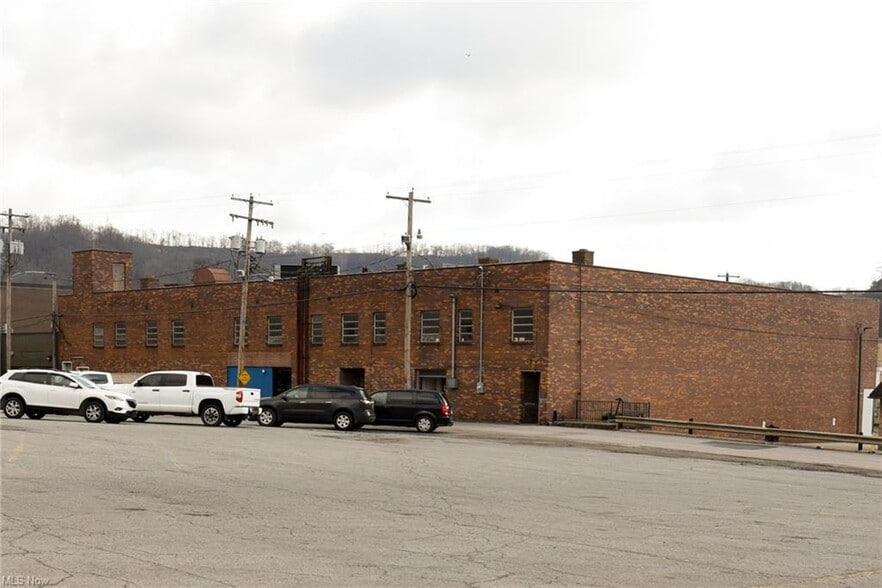 More Photos Of 3539-3549 Main St, Weirton Flex For Lease