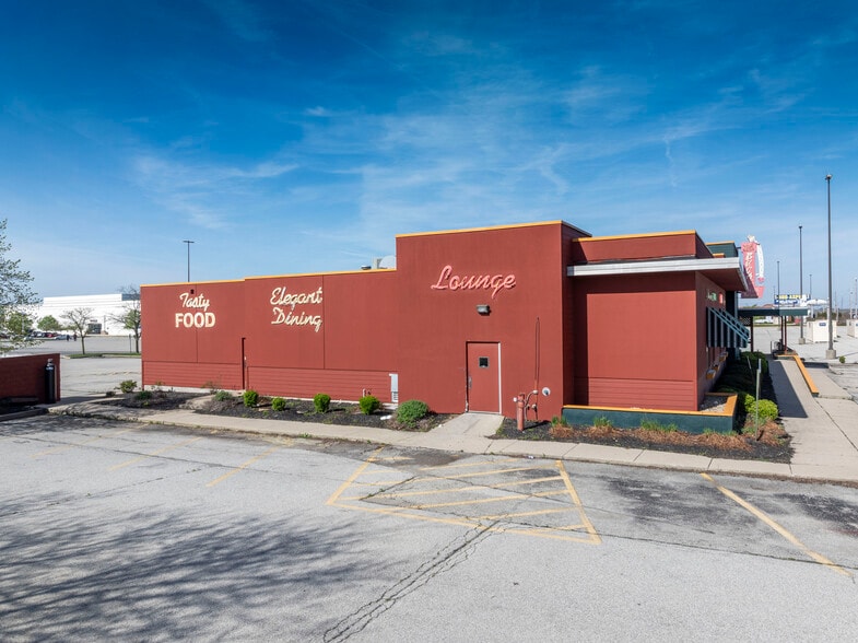 More Photos Of 6045 E 86th St, Indianapolis Restaurant For Sale